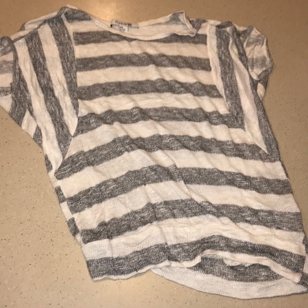 Short sleeve sweater